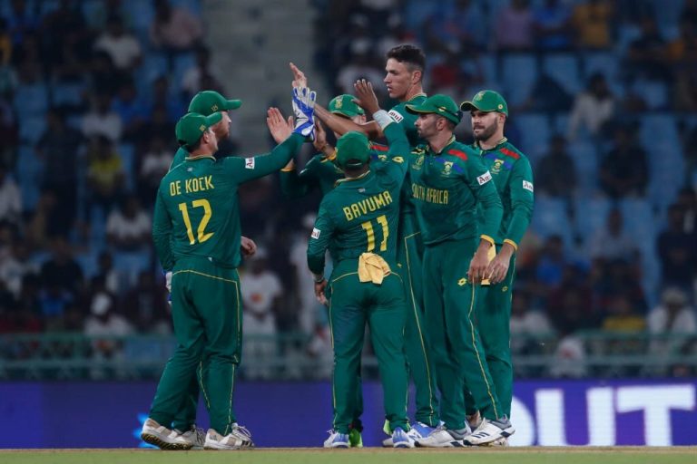 Quinton de Kock Steers South Africa to Win Over Aussies