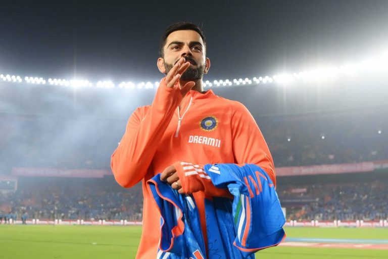 Virat Kohli Presents His Signed Jersey to Babar Azam