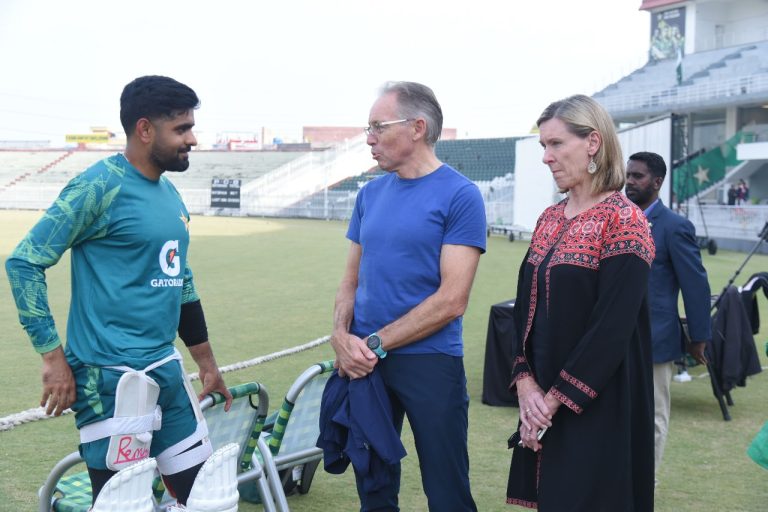 Australian High Commissioner Joins Pakistan Test Squad for Cricket Session
