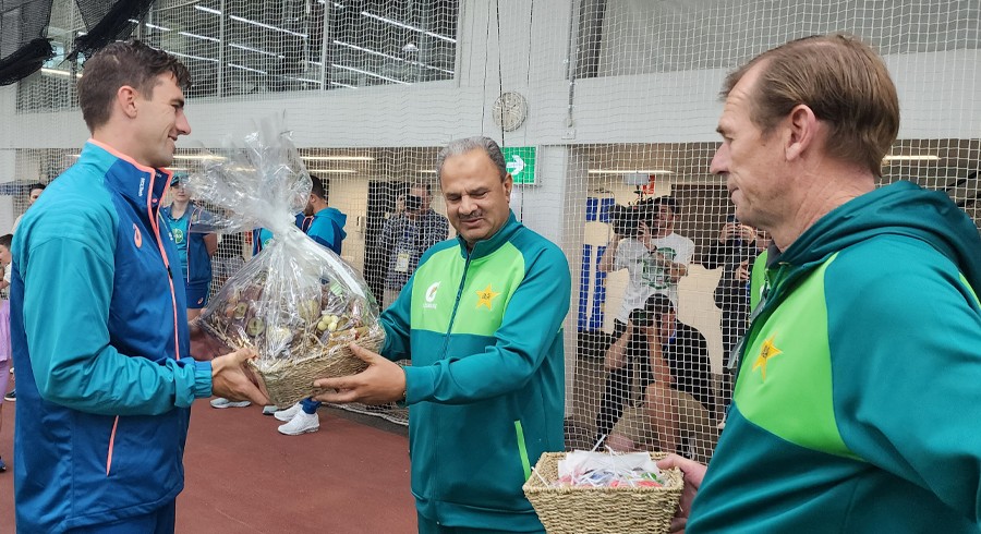 Pakistani team delighted the Australian players by giving them Christmas presents