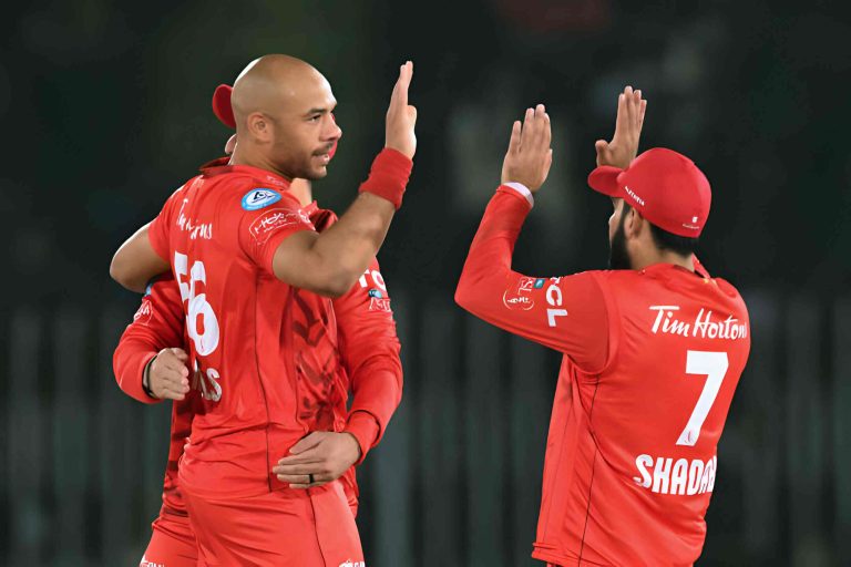 PSL Match: Islamabad United playoffs hope Alive, Beat Karachi kings